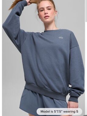 💙NWOT 💙SOLD OUT ALO Yoga limited release Accolade sweatshirt Bluestone size L